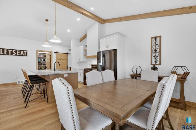 2400 N Reichelt Cir Circle, Tea, SD 57064