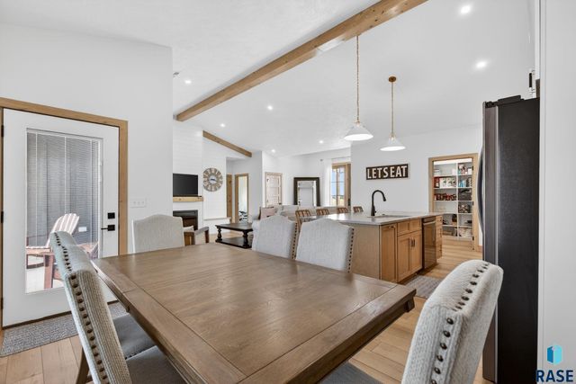 2400 N Reichelt Cir Circle, Tea, SD 57064