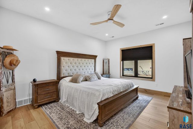 2400 N Reichelt Cir Circle, Tea, SD 57064