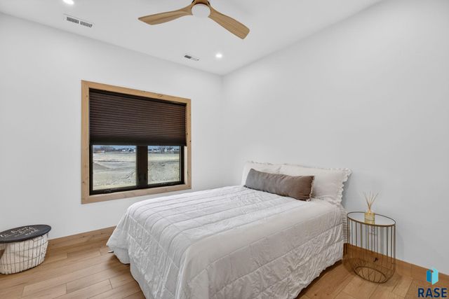 2400 N Reichelt Cir Circle, Tea, SD 57064