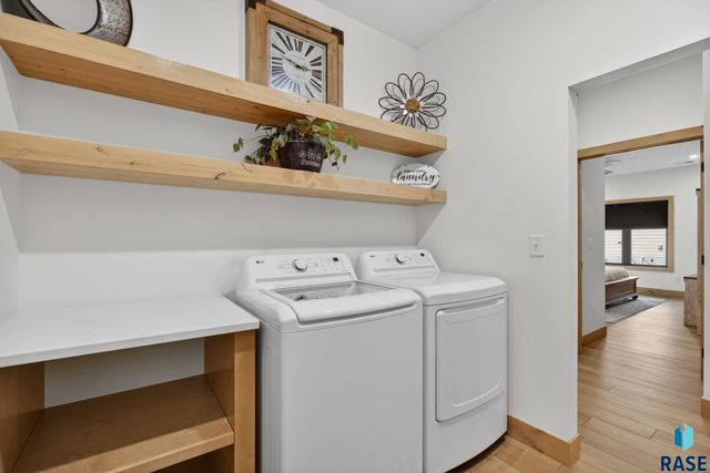 2400 N Reichelt Cir Circle, Tea, SD 57064