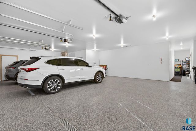 2400 N Reichelt Cir Circle, Tea, SD 57064