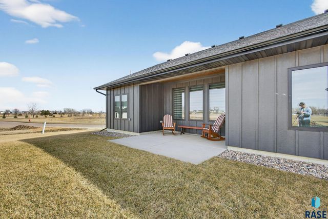 2400 N Reichelt Cir Circle, Tea, SD 57064