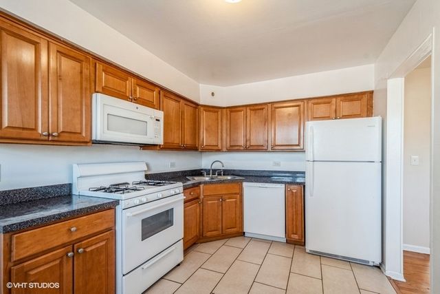2001 W Touhy Avenue 301, Chicago, IL 60645