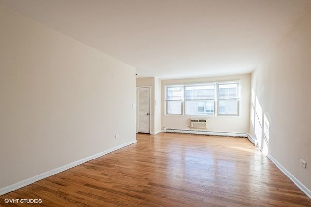 2001 W Touhy Avenue 301, Chicago, IL 60645
