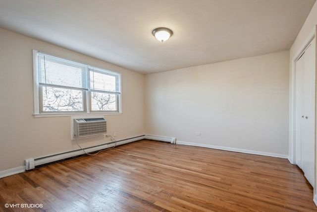 2001 W Touhy Avenue 301, Chicago, IL 60645