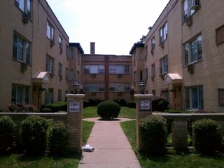 2001 W Touhy Avenue 301, Chicago, IL 60645