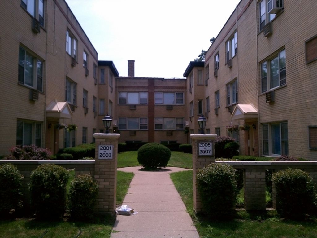 2001 W Touhy Avenue 301, Chicago, IL 60645