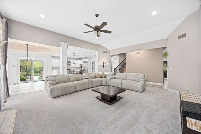 39W514 Bealer Circle, Geneva, IL 60134