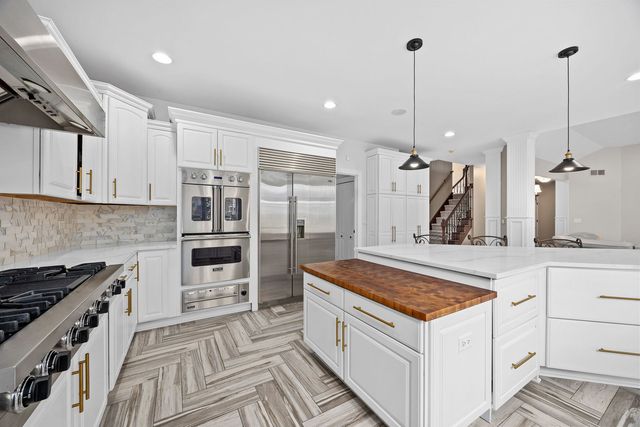 39W514 Bealer Circle, Geneva, IL 60134