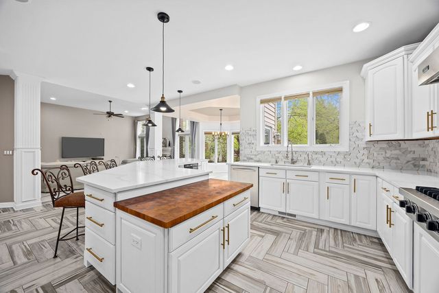 39W514 Bealer Circle, Geneva, IL 60134