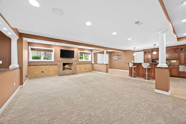 39W514 Bealer Circle, Geneva, IL 60134