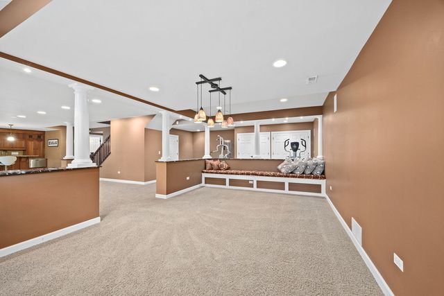 39W514 Bealer Circle, Geneva, IL 60134