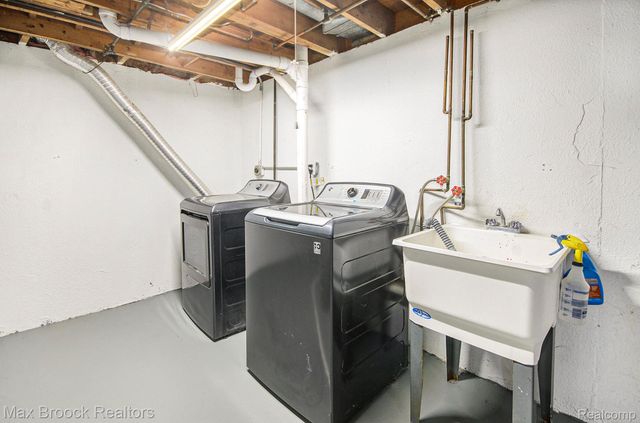 720 Hamlet Court, Auburn Hills, MI 48326