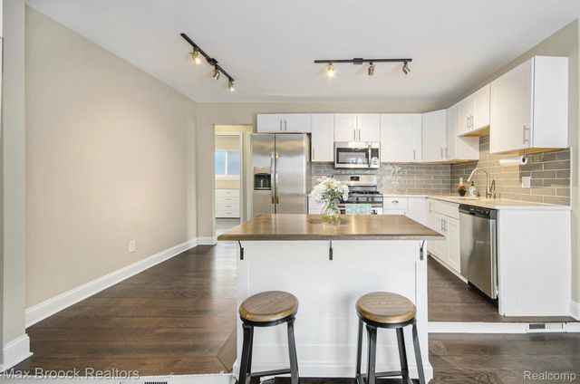 720 Hamlet Court, Auburn Hills, MI 48326