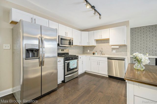 720 Hamlet Court, Auburn Hills, MI 48326