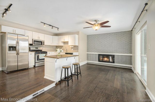 720 Hamlet Court, Auburn Hills, MI 48326