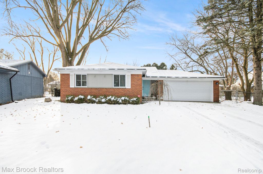 720 Hamlet Court, Auburn Hills, MI 48326