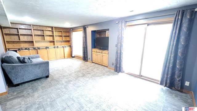 6805 Summerset Court, Lincoln, NE 68516