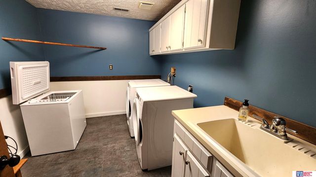 6805 Summerset Court, Lincoln, NE 68516