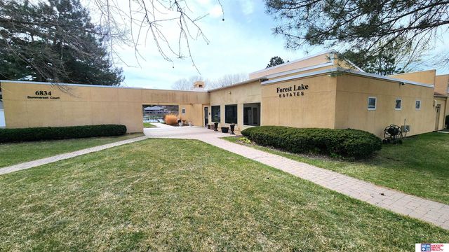 6805 Summerset Court, Lincoln, NE 68516