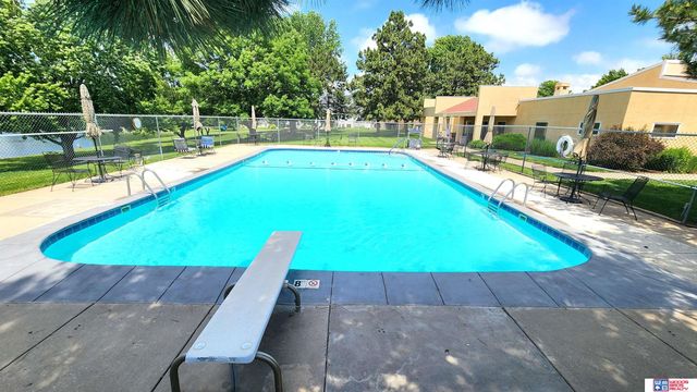 6805 Summerset Court, Lincoln, NE 68516