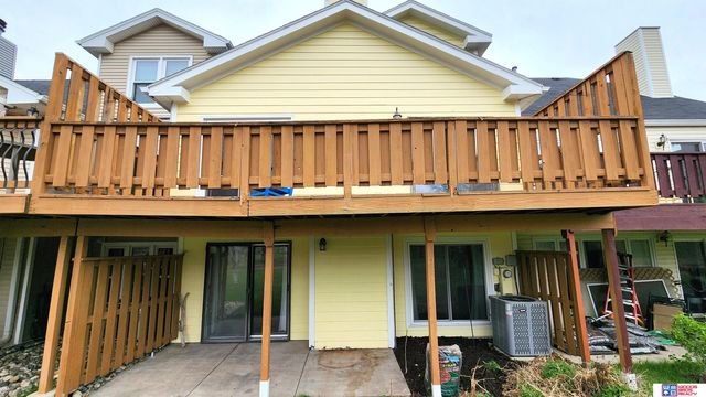 6805 Summerset Court, Lincoln, NE 68516