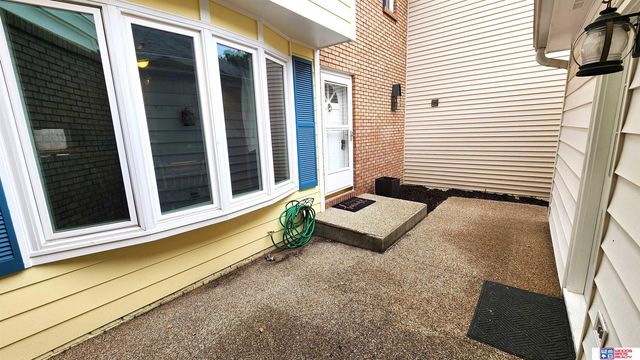 6805 Summerset Court, Lincoln, NE 68516