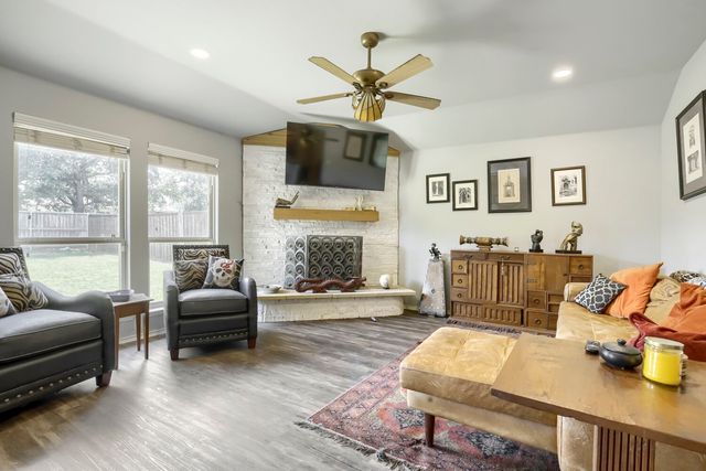 4003 Red Rock Drive, Heartland, TX 75126