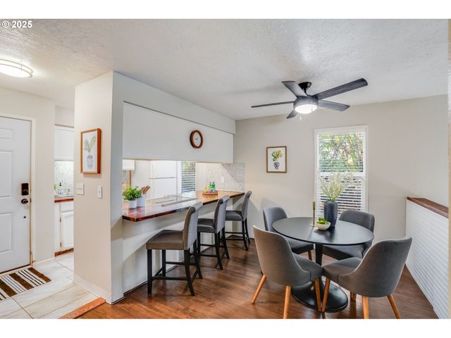 4610 Lower Dr, Lake Oswego, OR 97035