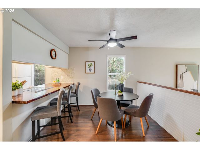 4610 Lower Dr, Lake Oswego, OR 97035