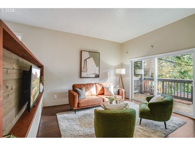 4610 Lower Dr, Lake Oswego, OR 97035