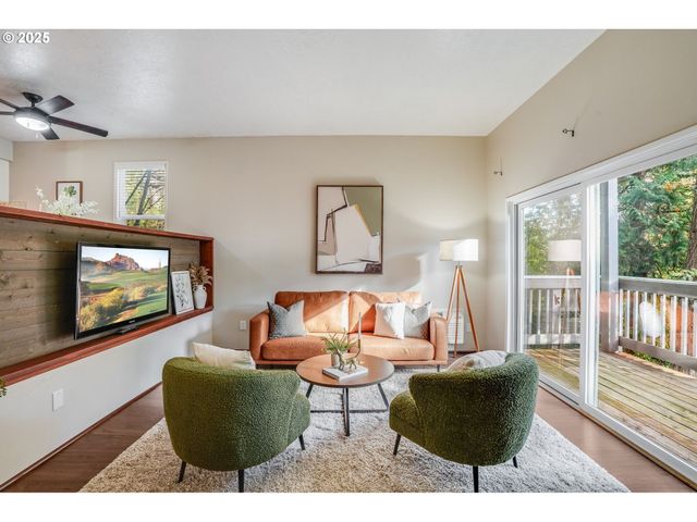 4610 Lower Dr, Lake Oswego, OR 97035