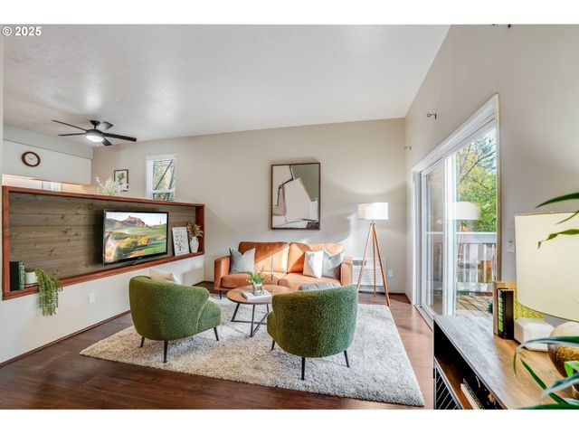 4610 Lower Dr, Lake Oswego, OR 97035