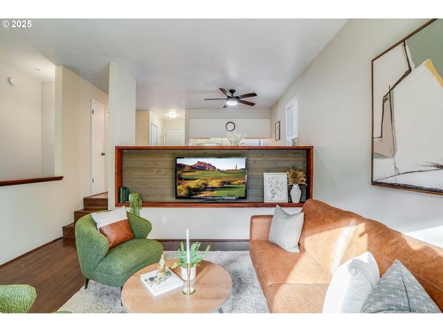 4610 Lower Dr, Lake Oswego, OR 97035