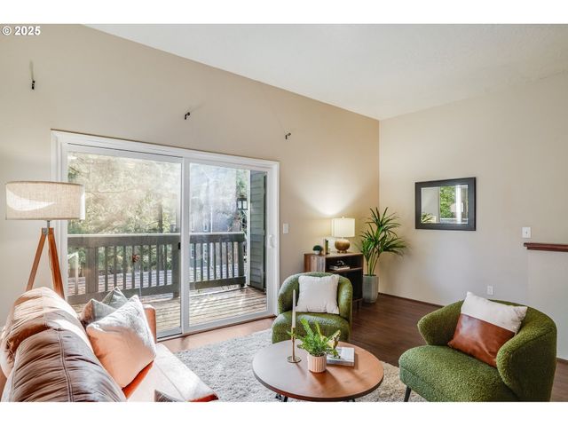 4610 Lower Dr, Lake Oswego, OR 97035