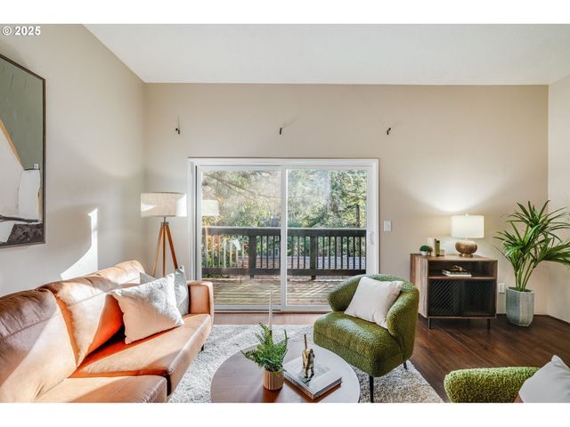 4610 Lower Dr, Lake Oswego, OR 97035
