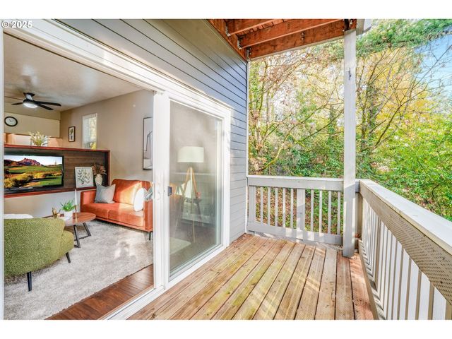 4610 Lower Dr, Lake Oswego, OR 97035