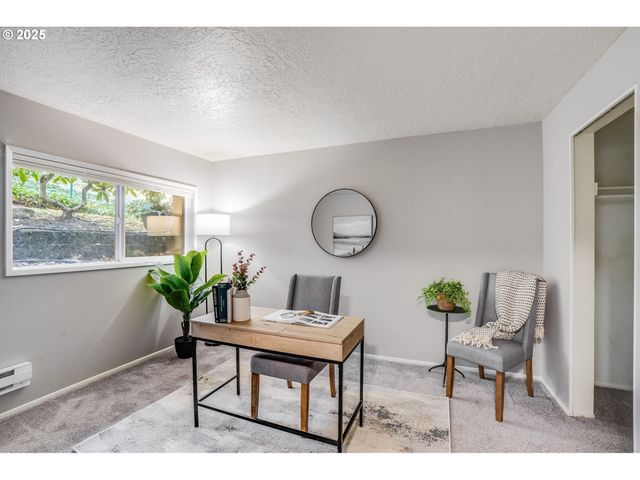 4610 Lower Dr, Lake Oswego, OR 97035