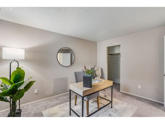 4610 Lower Dr, Lake Oswego, OR 97035