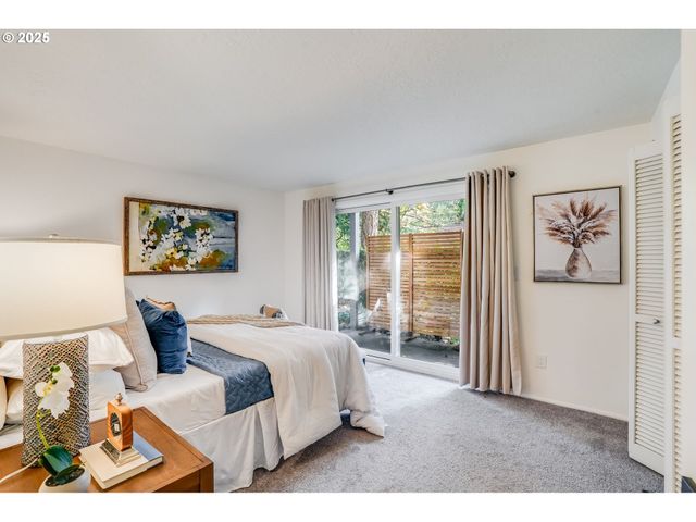 4610 Lower Dr, Lake Oswego, OR 97035
