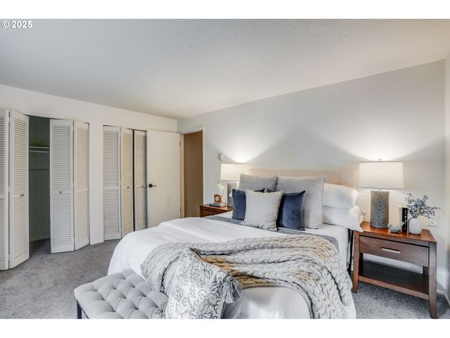 4610 Lower Dr, Lake Oswego, OR 97035