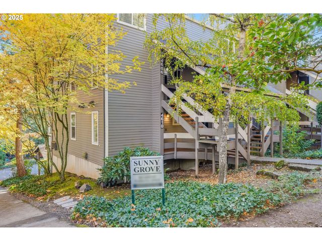 4610 Lower Dr, Lake Oswego, OR 97035