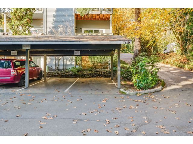 4610 Lower Dr, Lake Oswego, OR 97035