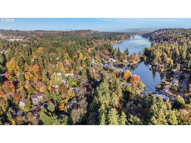 4610 Lower Dr, Lake Oswego, OR 97035
