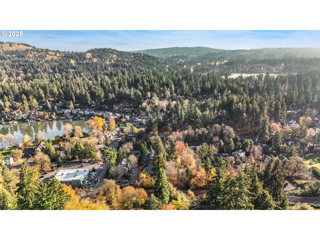 4610 Lower Dr, Lake Oswego, OR 97035