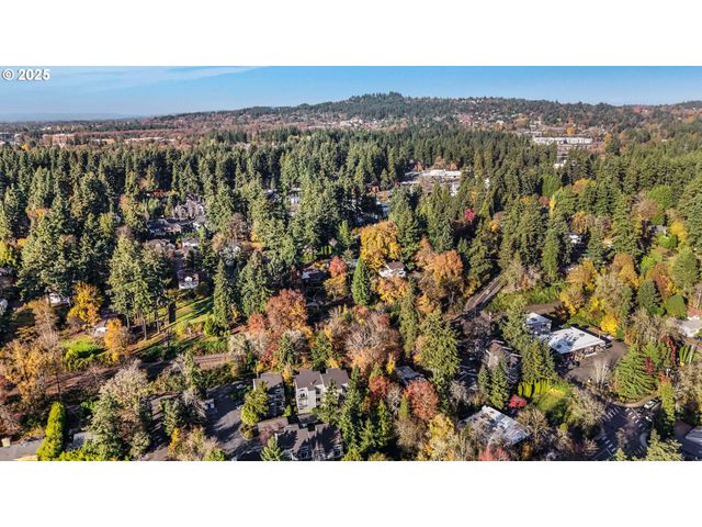 4610 Lower Dr, Lake Oswego, OR 97035