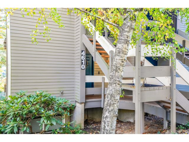 4610 Lower Dr, Lake Oswego, OR 97035