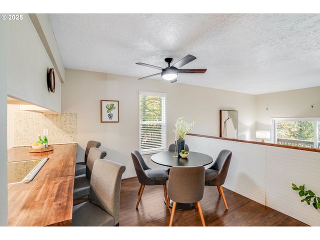 4610 Lower Dr, Lake Oswego, OR 97035