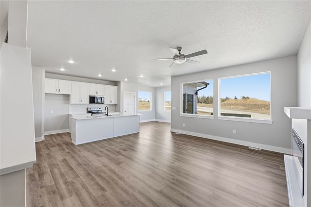 5672 Brook View Avenue, Des Moines, IA 50317